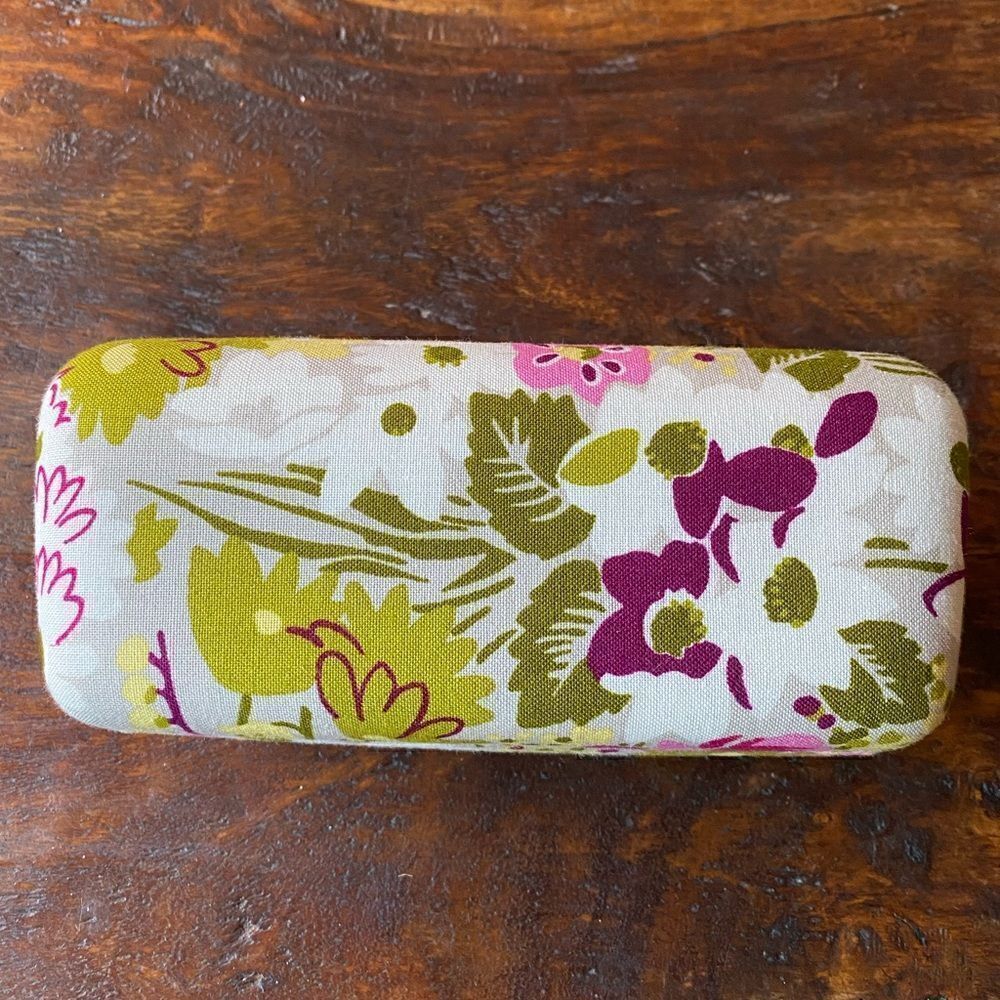 Vera Bradley Floral Hardcase Sunglasses/Glasses Holder. Excellent Condition!